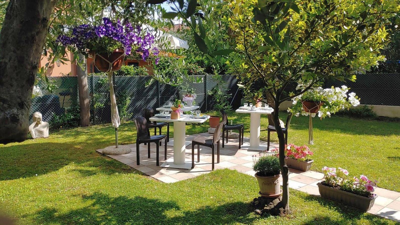 Villa Liberty B&B Fano Exteriör bild